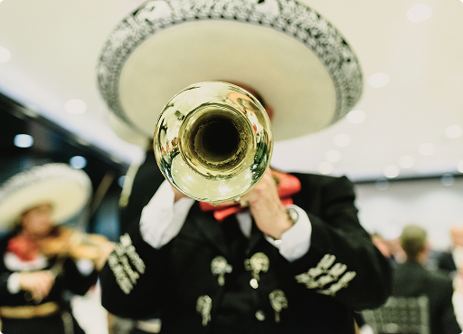 Celebra con una serenata de mariachi con Beach Please Tulum